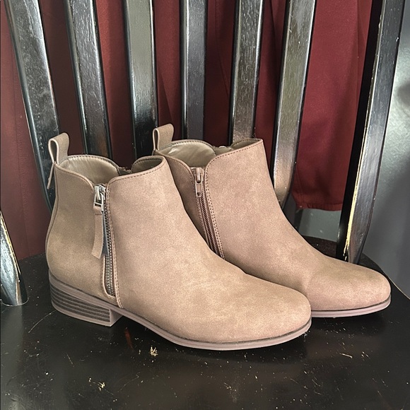 Maurices Shoes - Women's Tan Ankle Boots